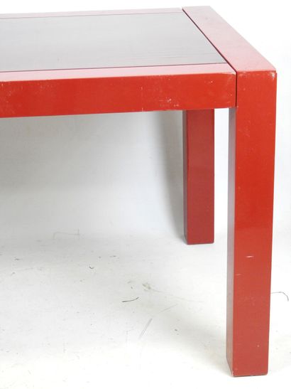 Rectangular table in red lacquer. Modern...