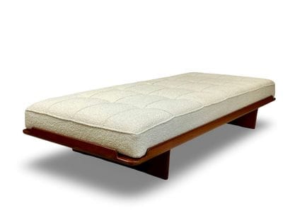 Grete JALK (1920-2006): Daybed. Wooden bed...