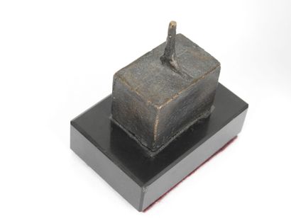 - Head of a man. Brown patina bronze sculpture...