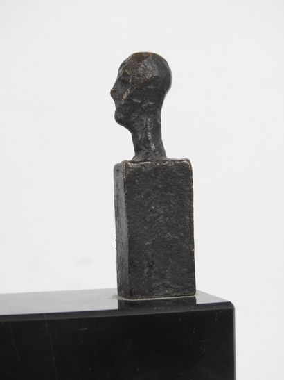 - Head of a man. Brown patina bronze sculpture...