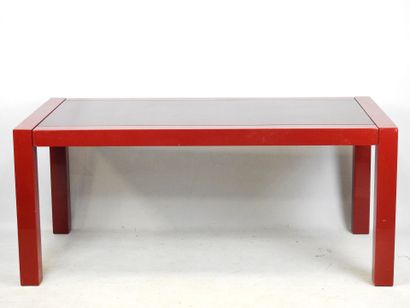 Rectangular table in red lacquer. Modern...