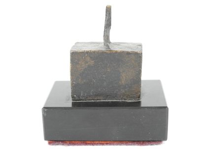 - Head of a man. Brown patina bronze sculpture...