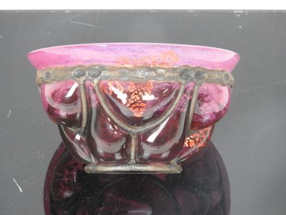 DAUM et MAJORELLE: Goblet in marmorated glass...