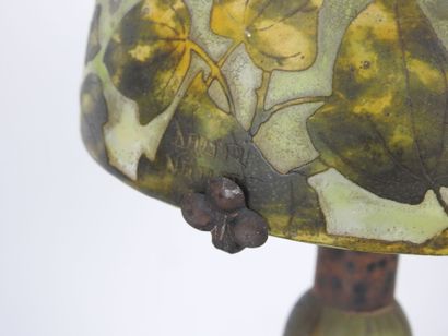 DAUM Nancy: Multilayer glass mushroom lamp...