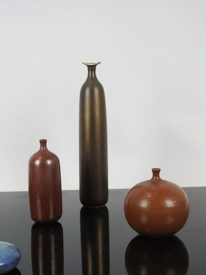 FIVE VASES and ONE CUP in stoneware. It includes...