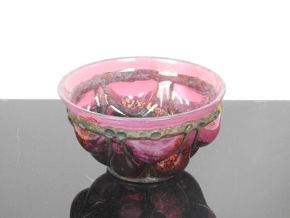 DAUM et MAJORELLE: Goblet in marmorated glass...