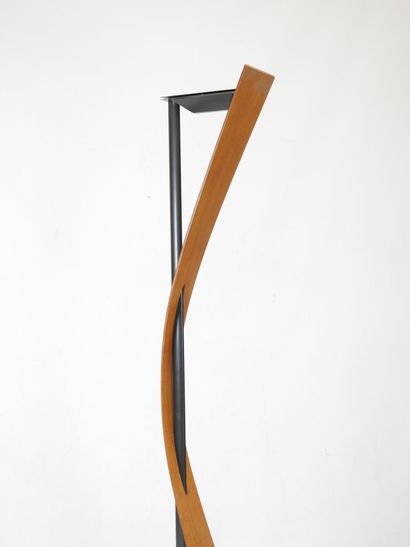 LAMPADAIRE in curved wood and black lacquered...