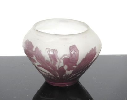 GALLE : miniature vase in multi-layered glass...
