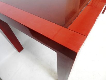 Rectangular table in red lacquer. Modern...