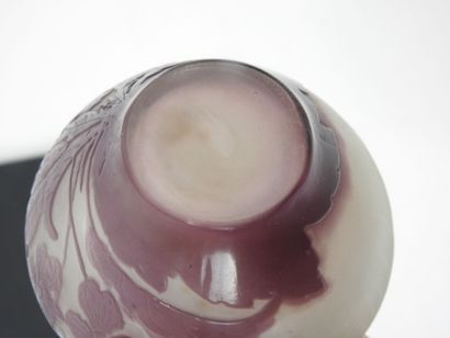 GALLE : miniature vase in multi-layered glass...