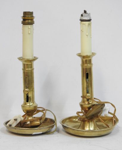 Paire de bougeoirs à crémaillère en laiton,...