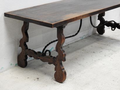 Table de salle à manger de style espagnol...