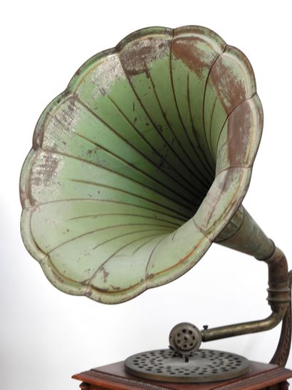 PATHEPHONE N°8
Gramophone à pavillon en tôle...