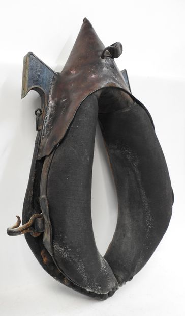 ART POPULAIRE
Joue de bœuf en cuir et bois
H....
