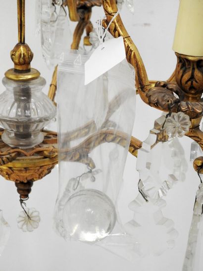Lustre en bronze de style Louis XV à six...