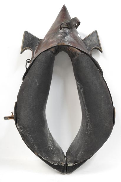 ART POPULAIRE
Joue de bœuf en cuir et bois
H....