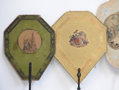 Lot de 5 éventails prises en bois noirci...