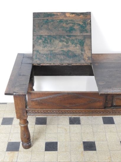 Table basse de forme rectangulaire de style...