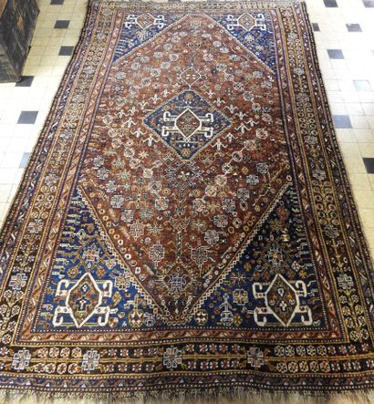 IRAN
Tapis de forme rectangulaire noué main...