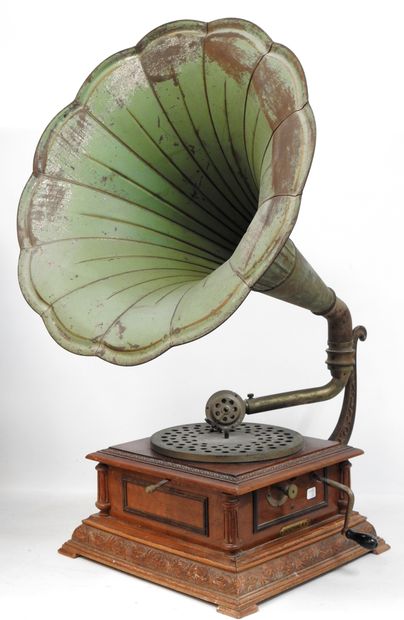 PATHEPHONE N°8
Gramophone à pavillon en tôle...