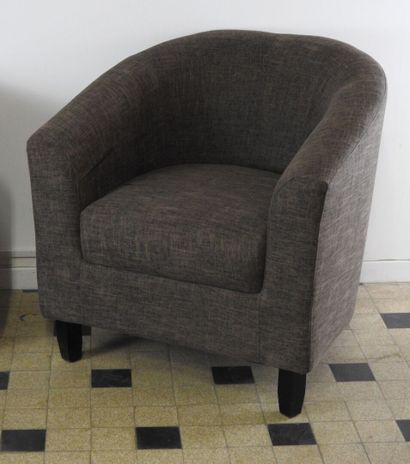 Travail moderne
Paire de fauteuils confortables...