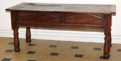 Table basse de forme rectangulaire de style...