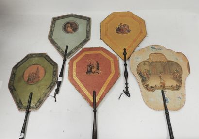 Lot de 5 éventails prises en bois noirci...