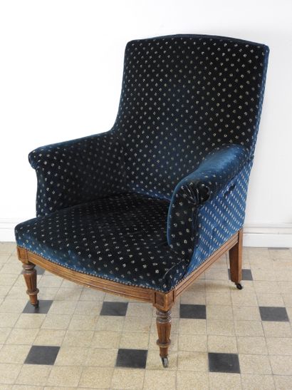 Fauteuil confortable, piètement en bois naturel...