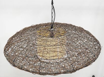 Travail moderne
Suspension de forme navette...