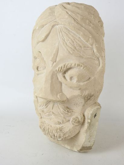 MAN'S HEAD in carved stone. H: 32 cm. Wear...