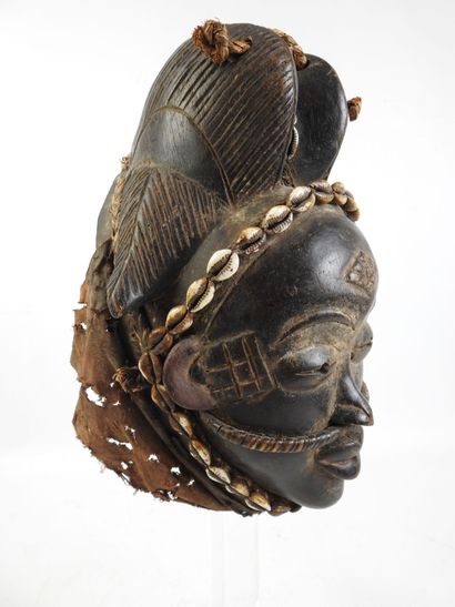 PUNU GABON OKUYI dance mask in wood, rattan...