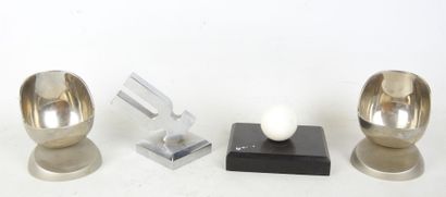 PAIR OF PIPES HOLDERS or ASHTRAYS in silver-plated...