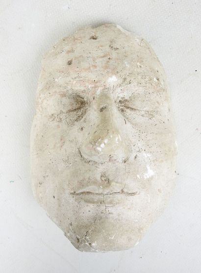 MORTUARY MASK in plaster. 20 x 14 cm. Attached...