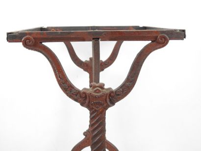 PASQUIER à TOURS: Wrought-iron bistro table...