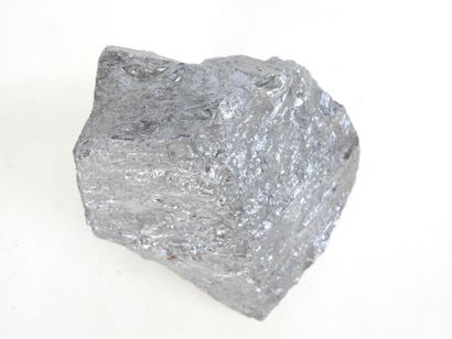 BLOCK of gray stone with brilliant reflections....