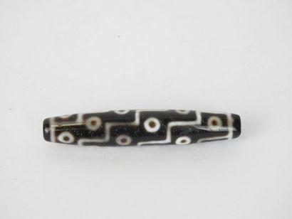 TIBET: DZI magic bead with 18 eyes. L : 9...