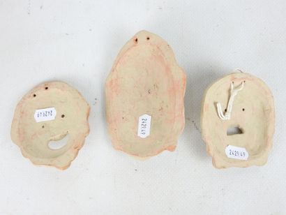 Seven MASCARONS in plaster. H. between 5...