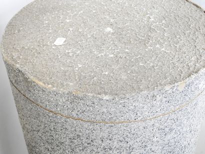SIX LARGE PRESENTOIRS - Cylindrical cardboard...