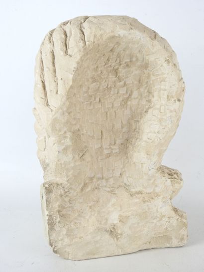 MAN'S HEAD in carved stone. H: 32 cm. Wear...