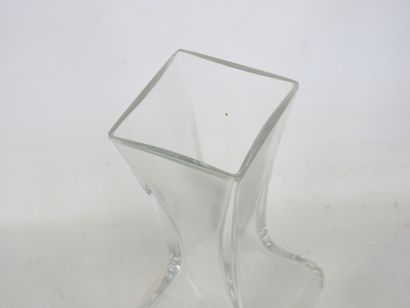 BACCARAT: Square baluster crystal vase. H:...