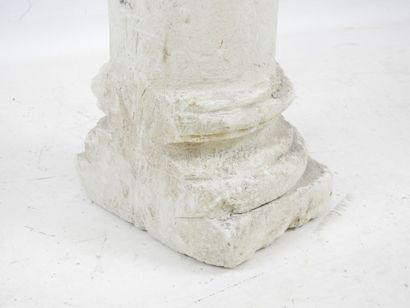COLUMN SHAFT in beige stone. H. 121 cm.