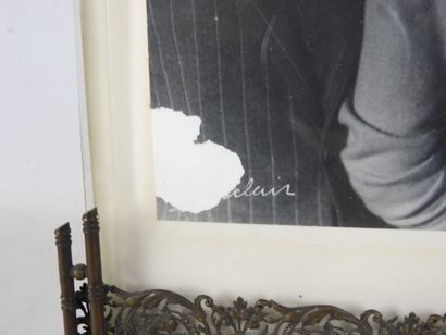 Bronze PHOTO FRAME. 37 x 24 cm. Wear and...
