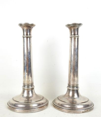 PAIR OF CANDLES in silver-plated metal. H....