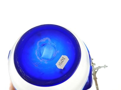 LOT including : A glass bowl with blue relief...