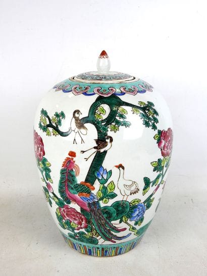 CHINA: Porcelain and polychrome enamel ovoid-shaped...