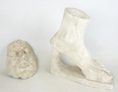 MORTUARY MASK in plaster. 20 x 14 cm. Attached...