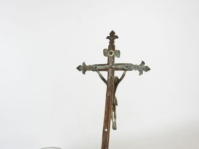 LOT including : A glass bowl with blue relief...