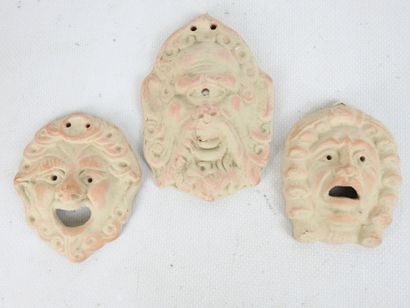 Seven MASCARONS in plaster. H. between 5...