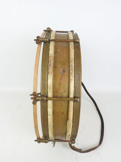 INFANTRY DRUM with belt and five sticks....
