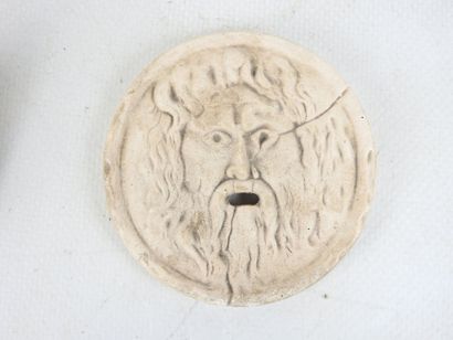Seven MASCARONS in plaster. H. between 5...